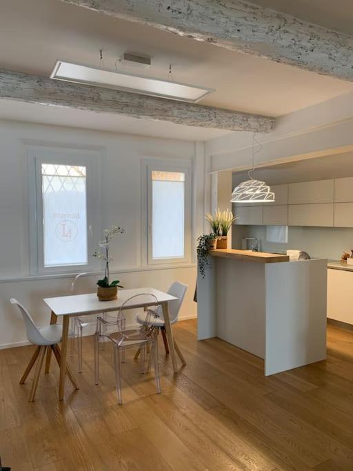 Interno4Home: In Centro Storico Con Posto Auto فيرّارا المظهر الخارجي الصورة