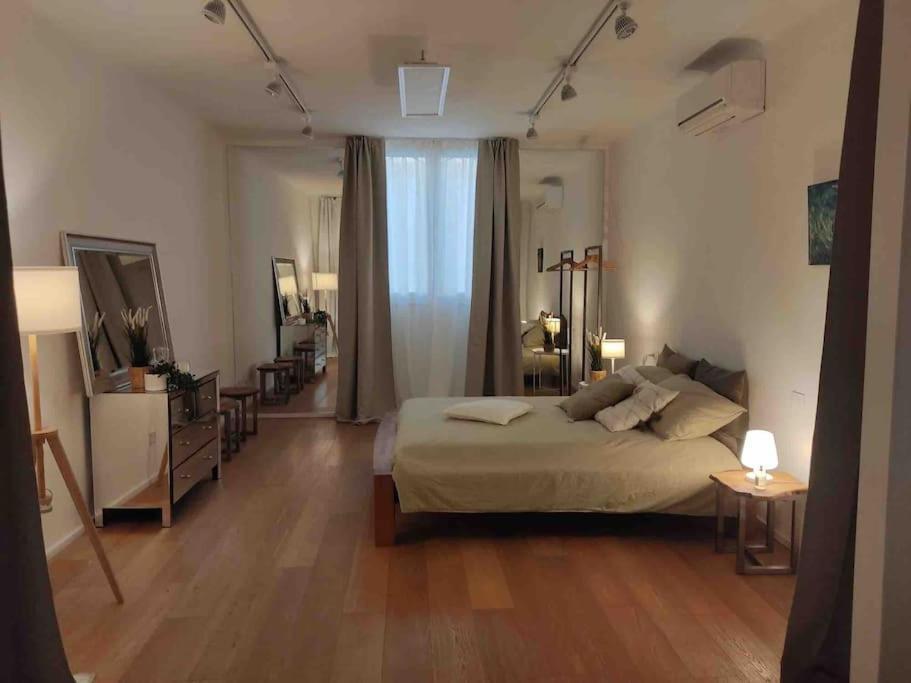 Interno4Home: In Centro Storico Con Posto Auto فيرّارا المظهر الخارجي الصورة