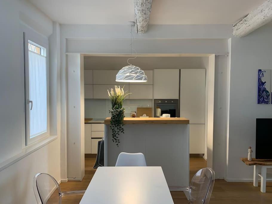 Interno4Home: In Centro Storico Con Posto Auto فيرّارا المظهر الخارجي الصورة