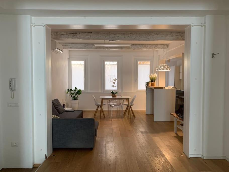 Interno4Home: In Centro Storico Con Posto Auto فيرّارا المظهر الخارجي الصورة