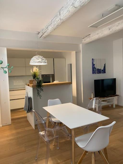 Interno4Home: In Centro Storico Con Posto Auto فيرّارا المظهر الخارجي الصورة